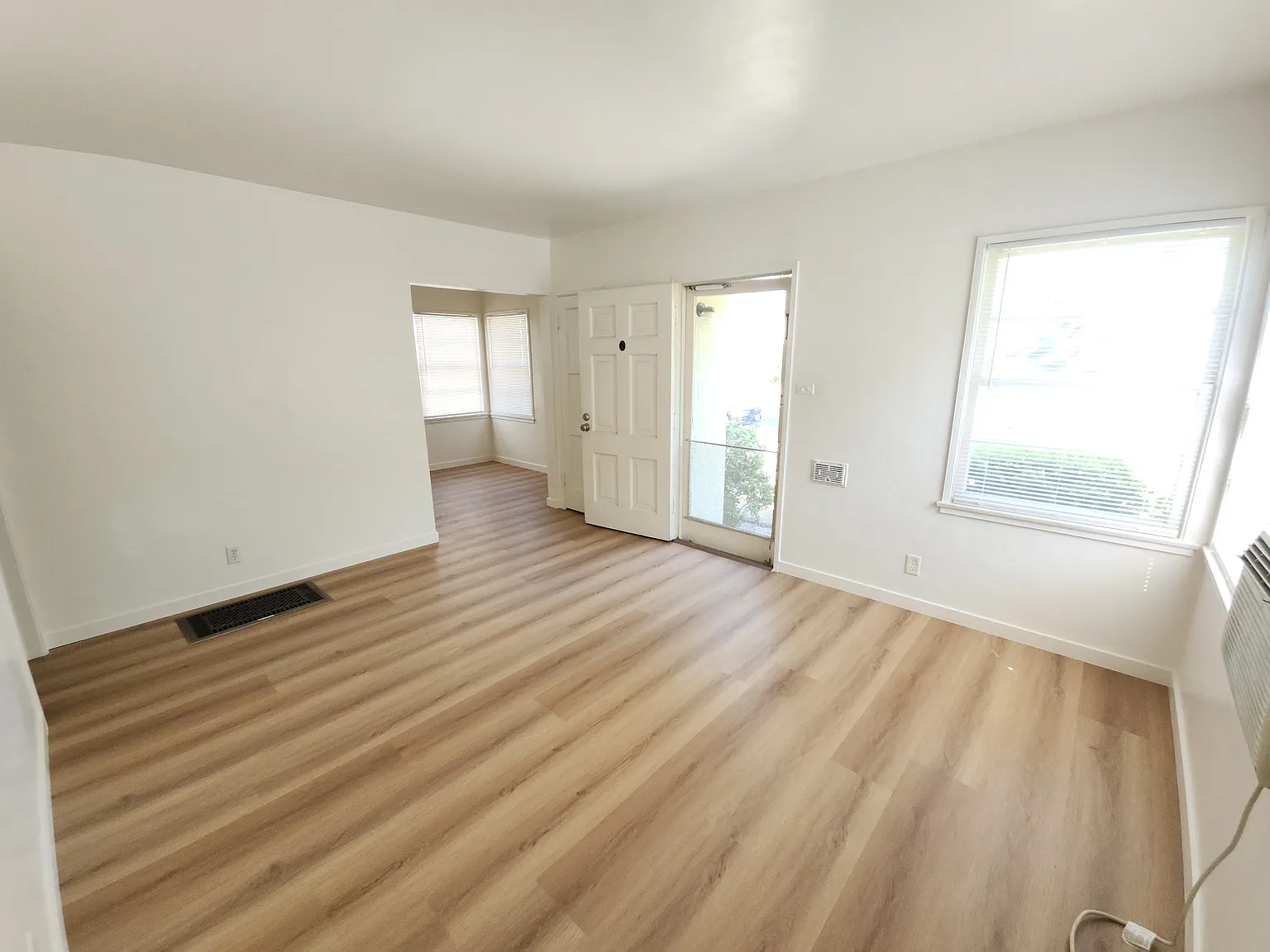 1030 Spazier Ave — Photo 2