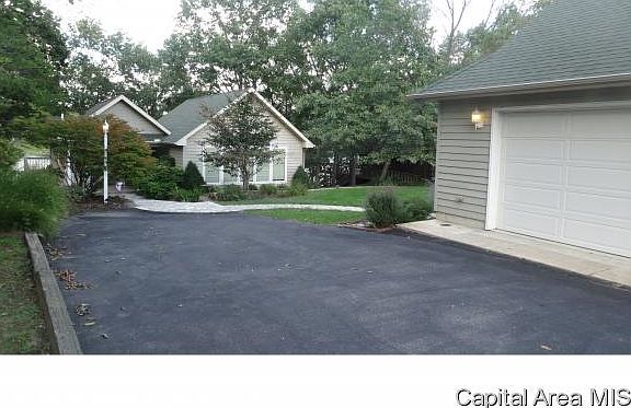 3rd image of 3191 Oak Run Dr