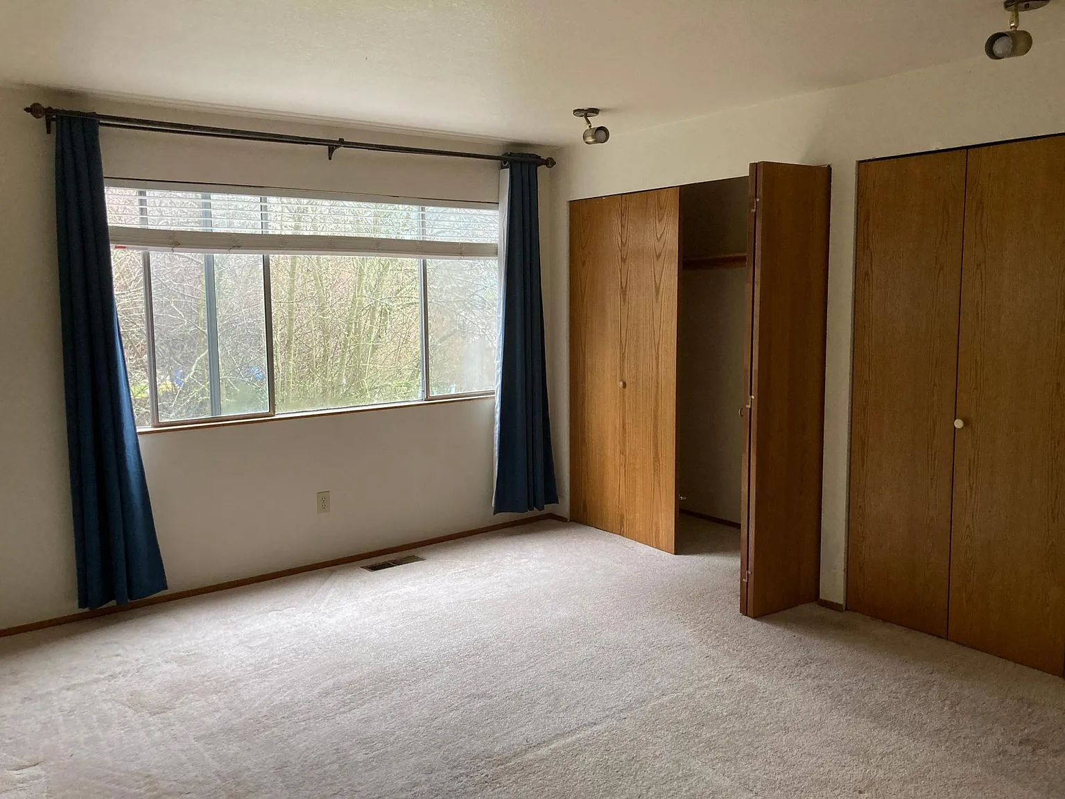 SE 9th Pl, Bellevue — Photo 1