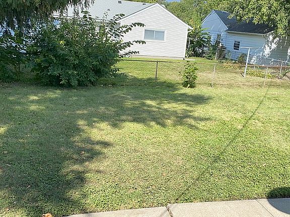 3rd image of 2100 Manitou Dr