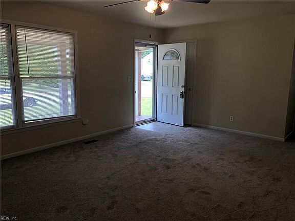 3rd image of 4 Grant Dr