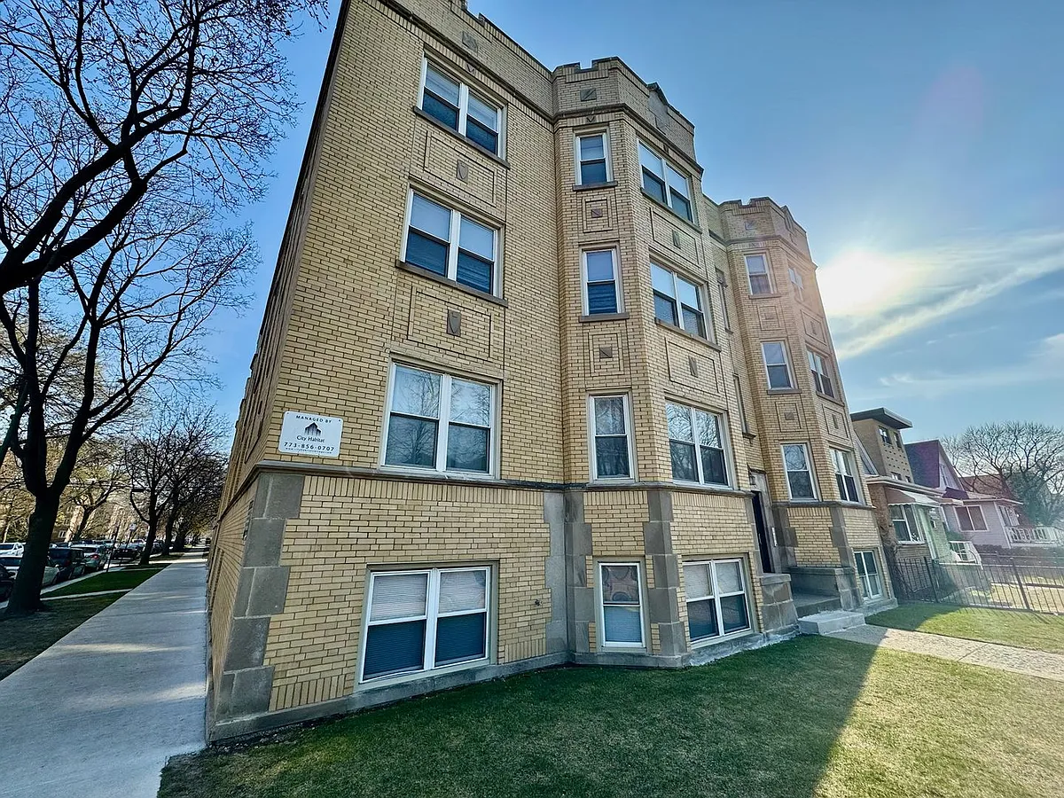 Building Photo - 1937 W Granville Ave #2