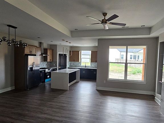 3rd image of 728 N Redbud Ave