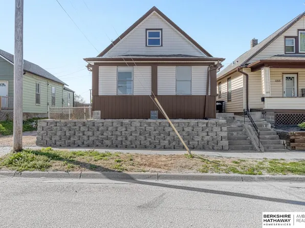 1211 Arbor St, Omaha, NE 68108