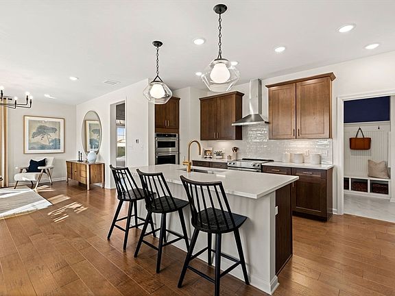 4th image of 40 E Point Dr #6