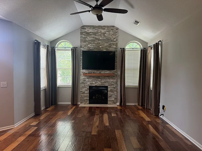 2416 Coltsview Ln — Photo 3