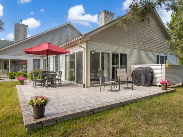 611 Meadowview Ln, Elk Rapids, MI 49629