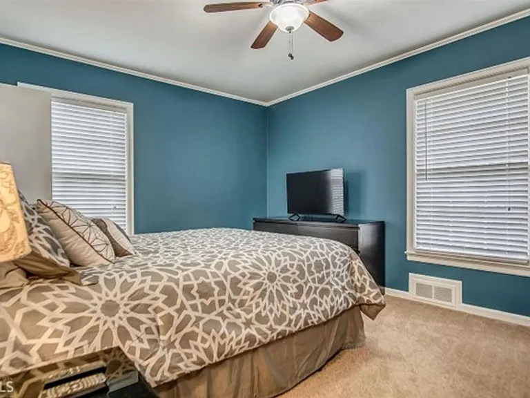 563 Mountain View Cir — Photo 12