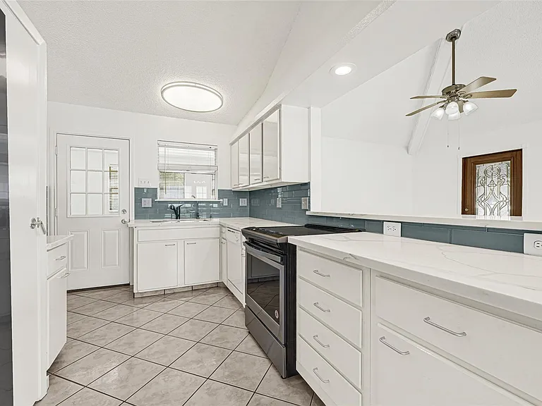 9208 Carousel Ln — Photo 20