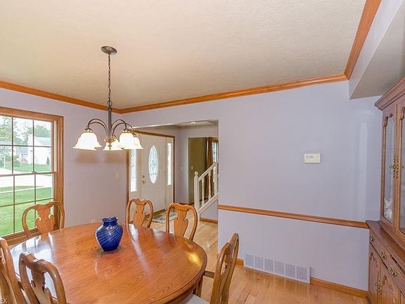 5th image of 33332 Chatham Dr