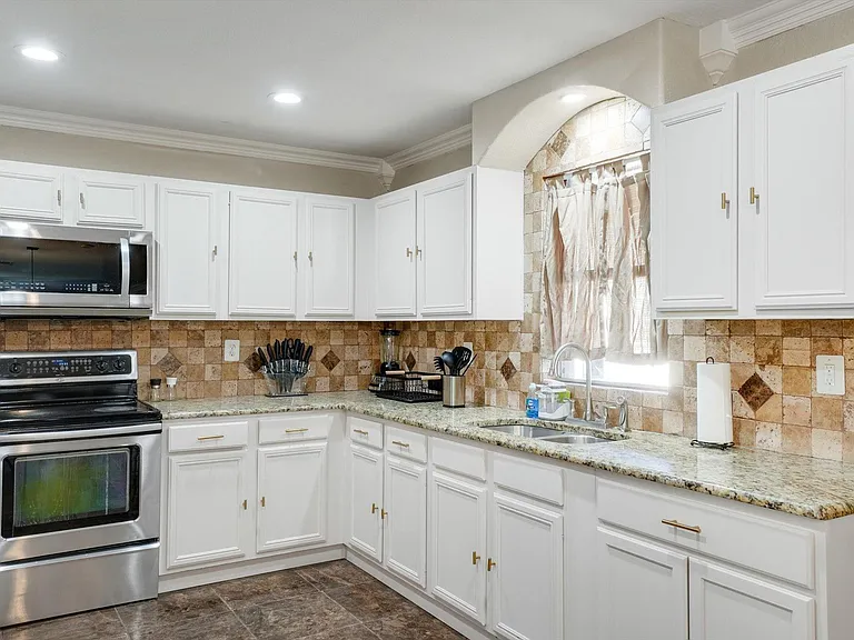 2952 Barberini Dr — Photo 10