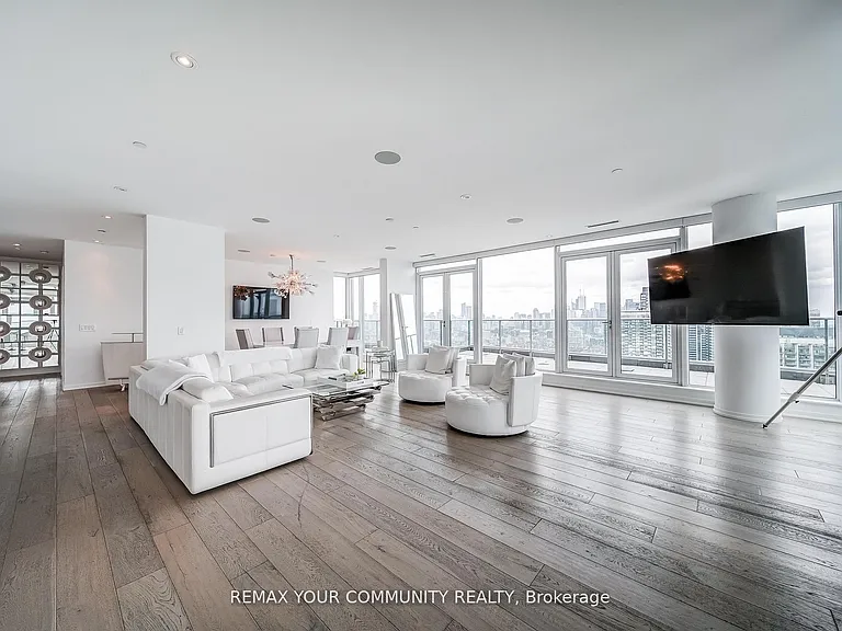 150 E Liberty St #Penthouse 2 — Photo 4
