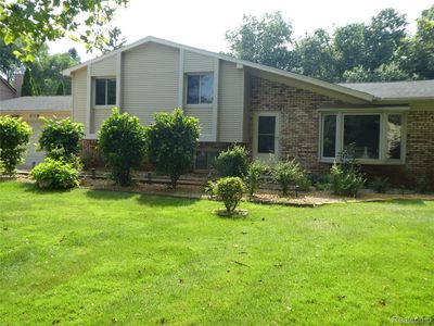 2900 Warner Dr, West Bloomfield, MI, 48324