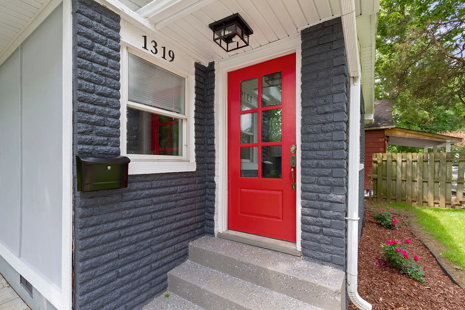 1319 W Pruitt St photo 1