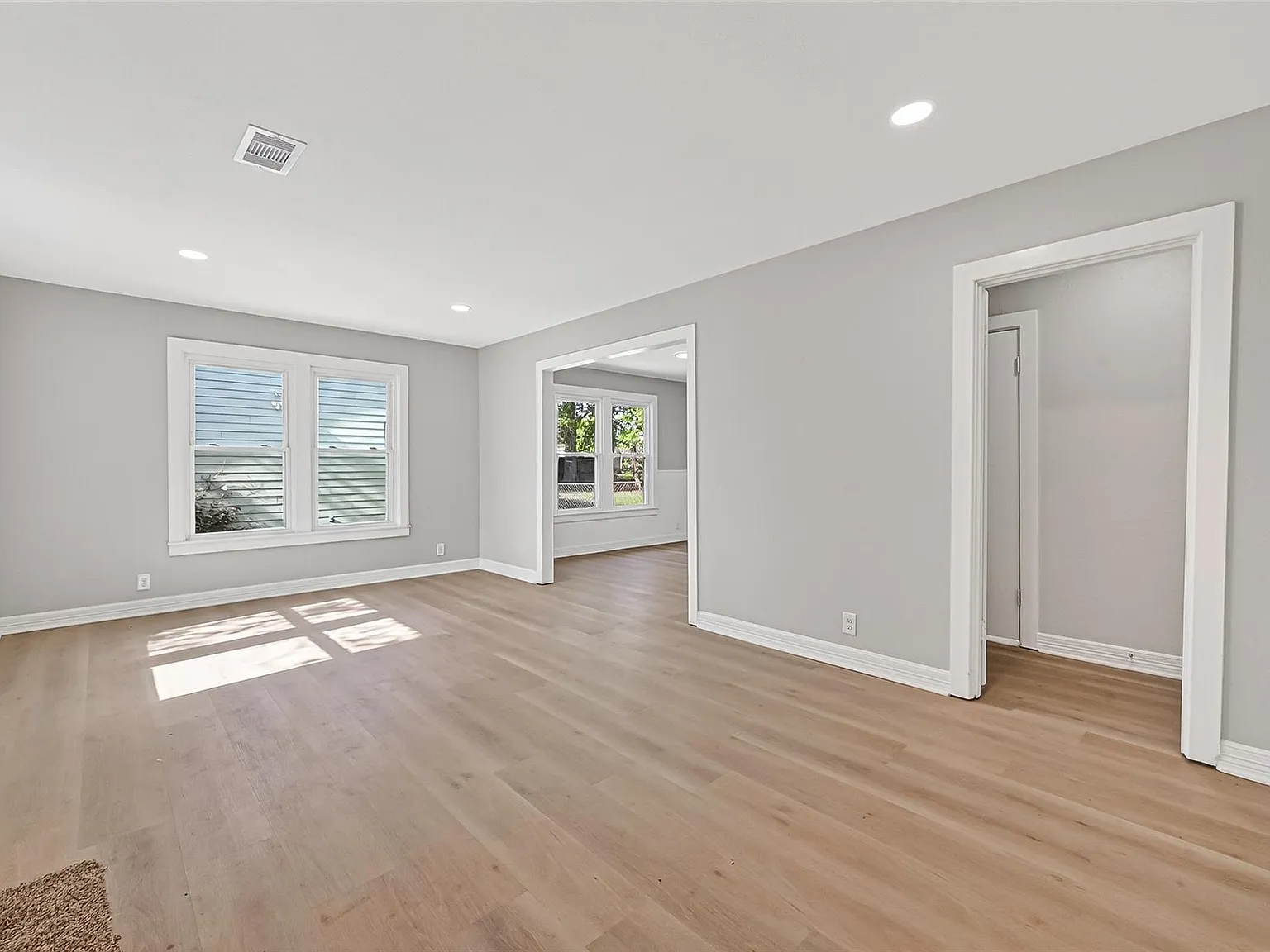 3 bed, 2030 sqft, $1,850 — Photo 2