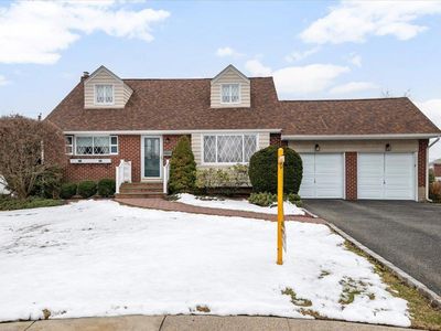 8 Sharon Court, Plainview, NY, 11803