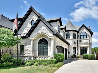 184 N Willow Rd, Elmhurst, IL 60126