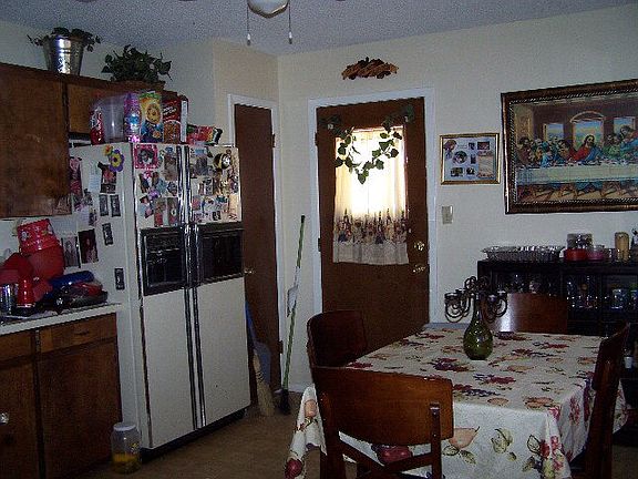 2nd image of 261 E Torrey St