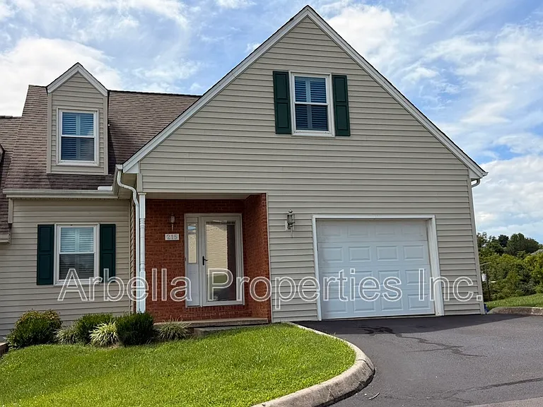 215 Radford Dr — Photo 1
