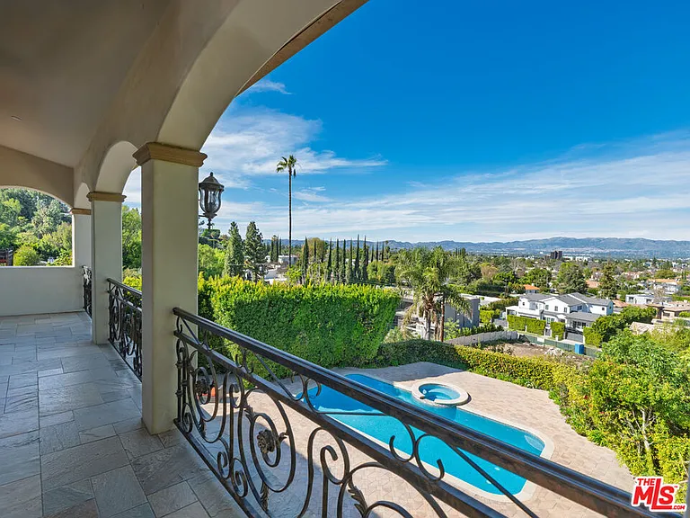 18047 Karen Dr — Photo 22