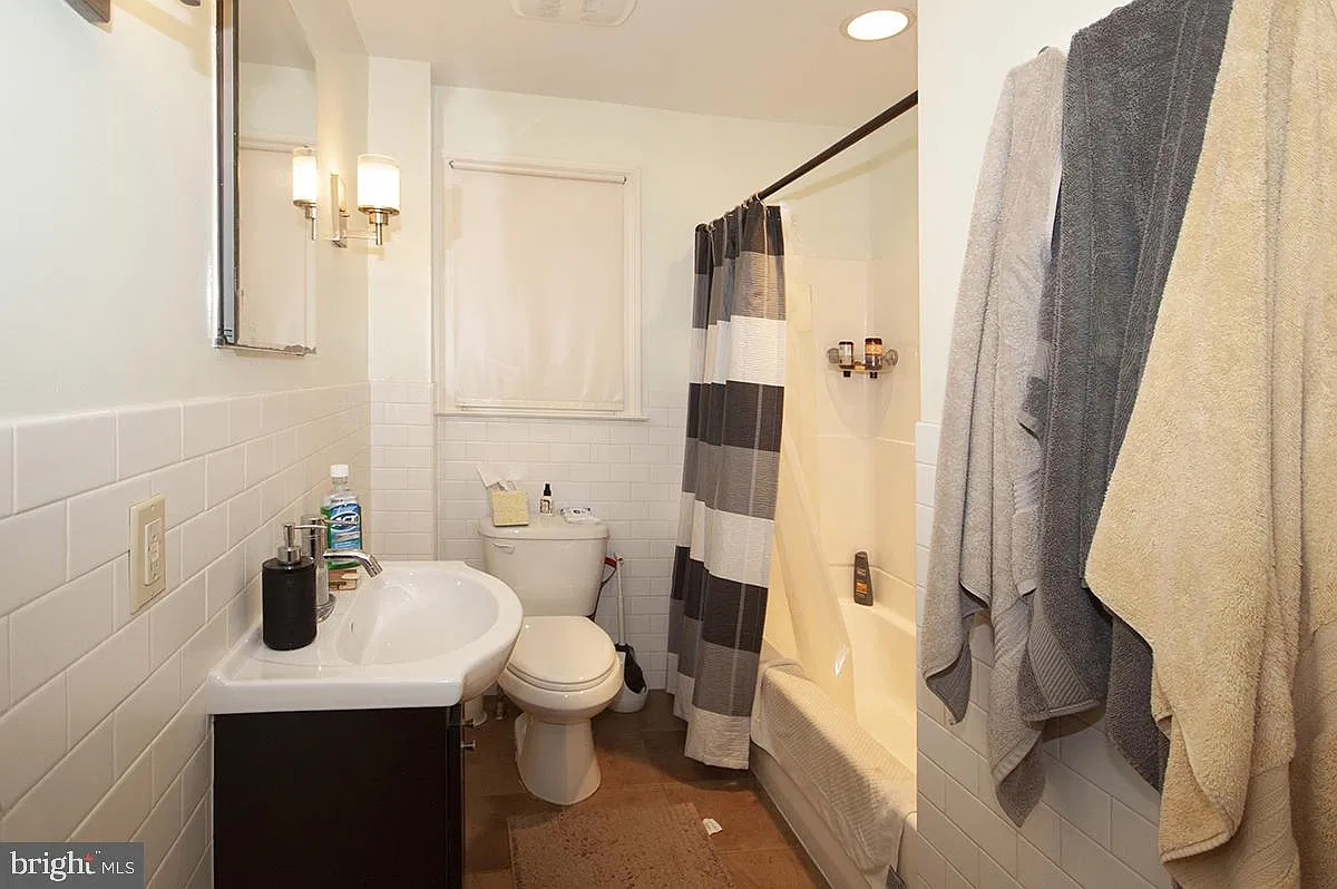 5 bed, 2.0 bath, 1104 sqft, $3,375 — Photo 3