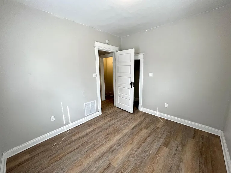 532 N Scott St #1 — Photo 10