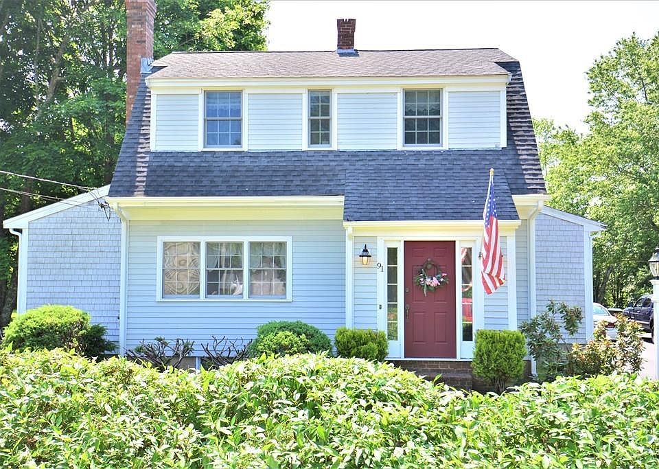 619 High St, Hanson, MA 02341