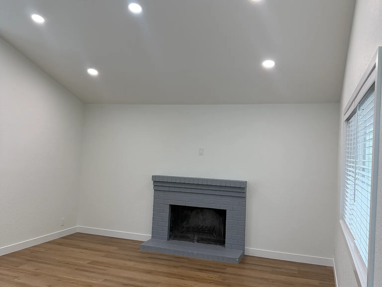 2 bed, 1040 sqft, $2,650 — Photo 2