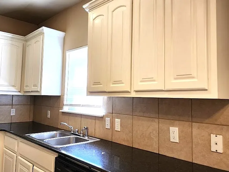 13705 & 13707 Oxford Dr — Photo 19