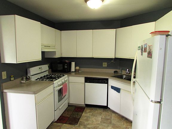 4th image of 1050 Colony Lake Dr