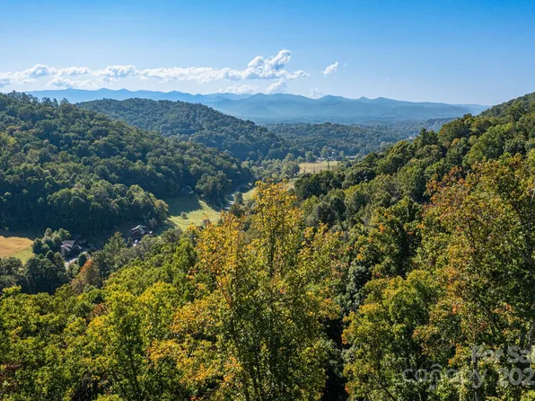 300 Running Deer Ln #70, Mars Hill, NC 28754