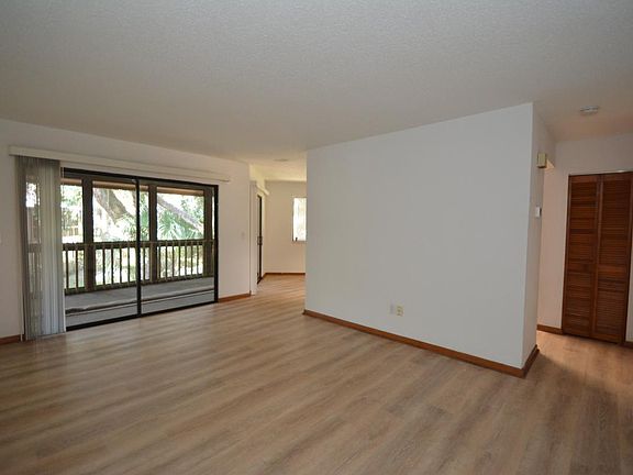 4th image of 16 Oakmont Ct