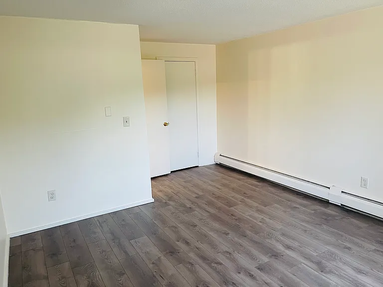 127 English Village Rd — Photo 12