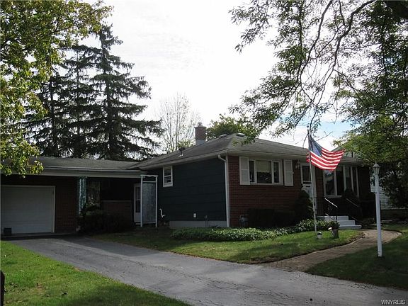 2nd image of 3791 Lynn Dr