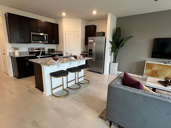 4th image of 475 Salisbury Cir