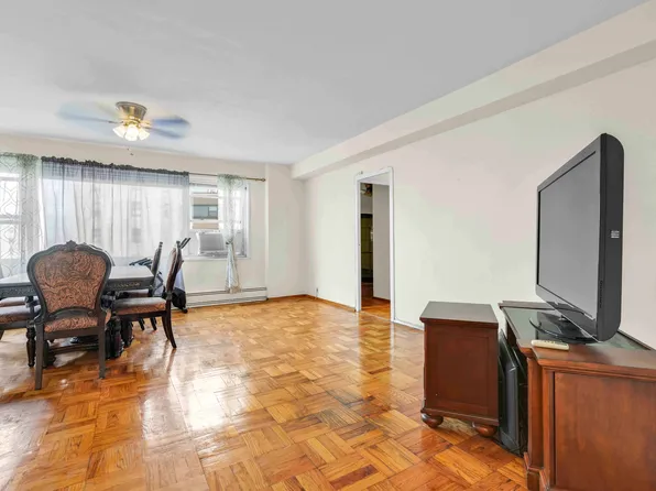 6 Fordham Hill Oval image 8 of 25