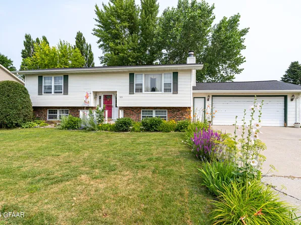 511 4th Ave NE, Crookston, MN 56716