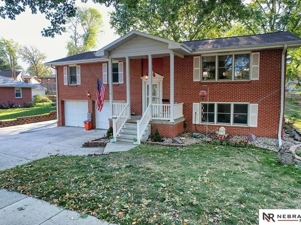 930 E Avon Ln, Lincoln, NE 68505