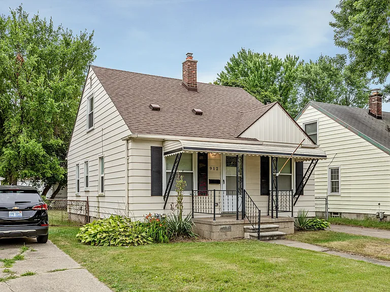 912 N Edison Ave — Photo 30