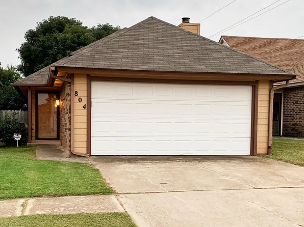 804 NE 17th Ct, Moore, OK 73160