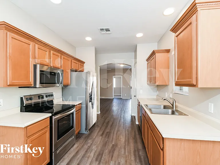 2850 E Silverbell Rd — Photo 7
