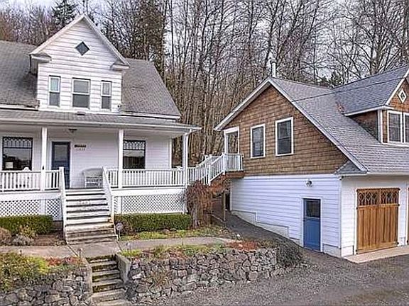 Walkway from main to guest 
