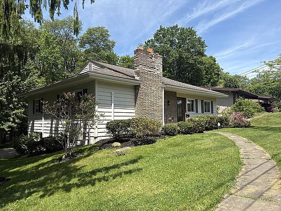 3rd image of 524 Gilmore St