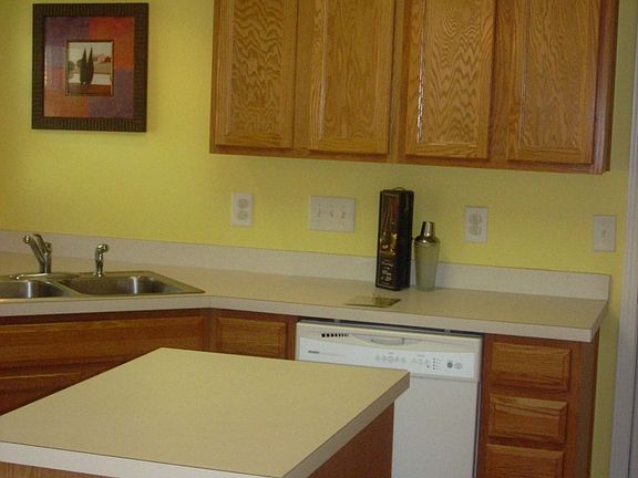 New Kitchen Appliances & Laminate Flooring