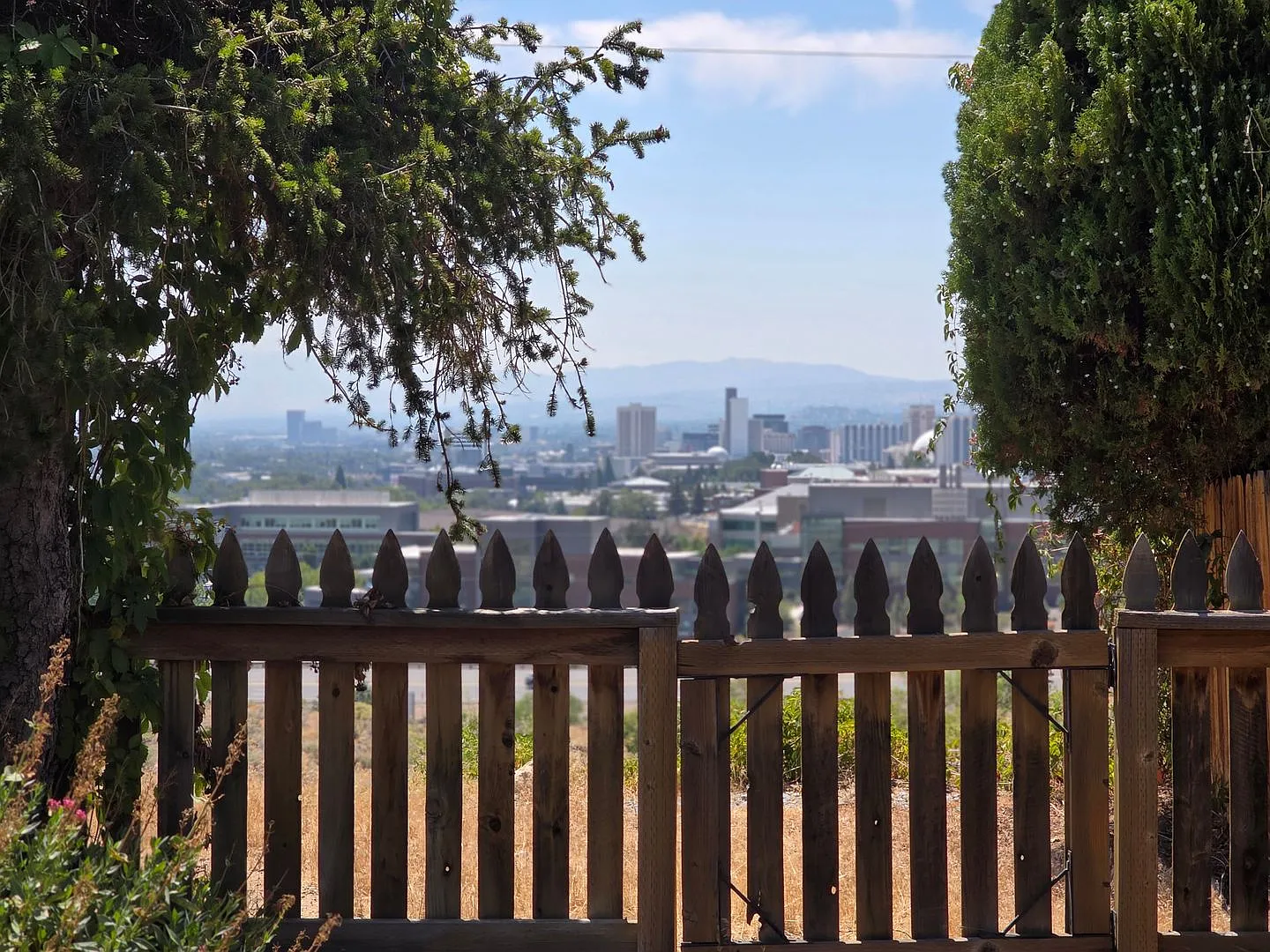 Great family homes with Downtown Reno Views close to UNR — Photo 2
