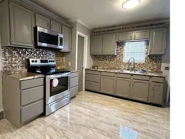 216 E 33rd St, Lorain, OH 44055