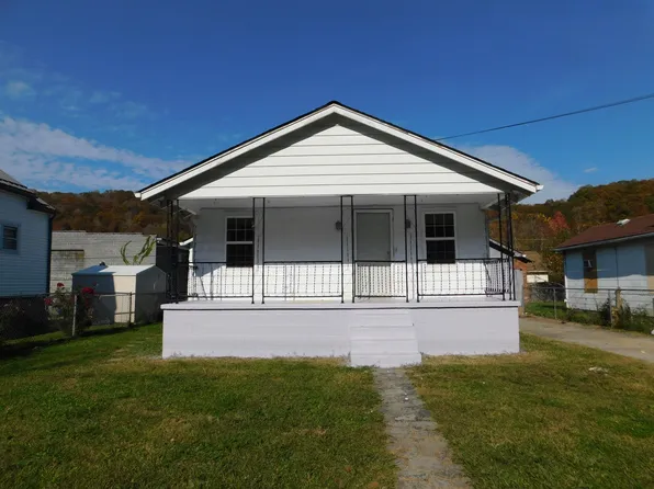 401 Cedar St, Loyall, KY 40854