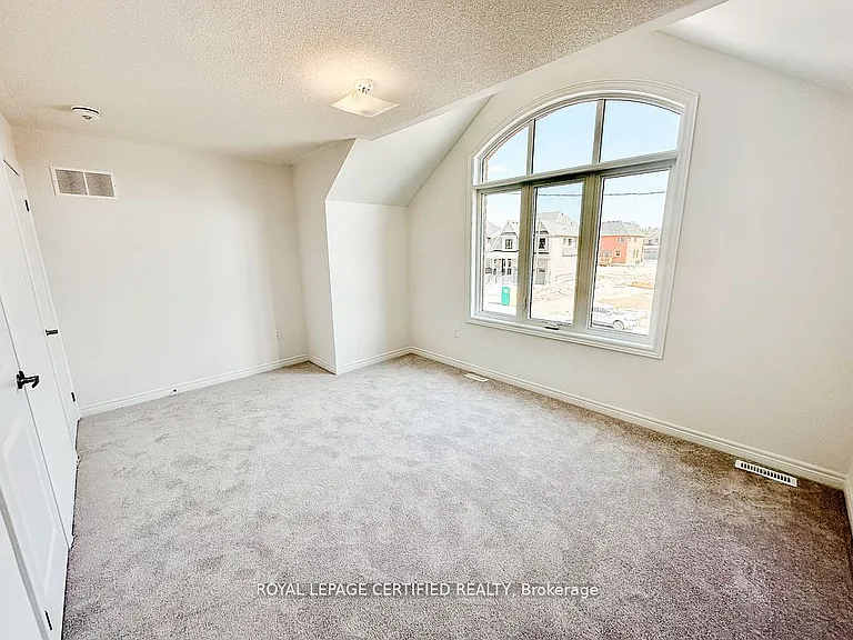 10 Baycroft Blvd — Photo 16