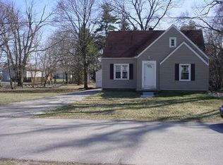 1033 S Park Dr, Temperance, MI 48182