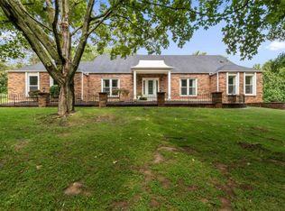 12 Shamblin Rd, Florissant, MO 63034